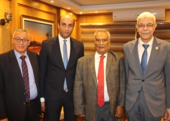 رئيس جامعة المنوفية والمحامي العام يناقشان آفاق التعاون المجتمعي خلال تسليم دعوة عيد الجامعة ال٤٩