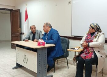 اجتماع عاجل برئاسة وكيل وزارة التموين بالقليوبية لتحسين جودة الخدمات المقدمة للمواطنين وضبط الأسواق .