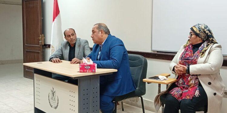 اجتماع عاجل برئاسة وكيل وزارة التموين بالقليوبية لتحسين جودة الخدمات المقدمة للمواطنين وضبط الأسواق .