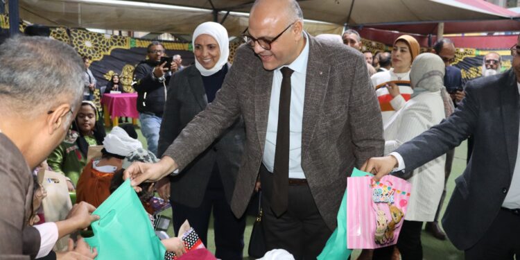 محافظ القليوبية ورئيس جامعة بنها يشاركوا في احتفالية اليوم العالمي لحقوق الإنسان وذوي الإعاقة بجمعية الشبان العالمية ببنها ( صور )