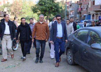 جولة ميدانية لرئيس شركة مياه القليوبية بقرية الشموت لمتابعة لحل مشاكل الصرف الصحي