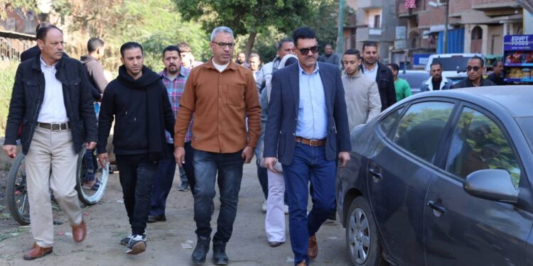 جولة ميدانية لرئيس شركة مياه القليوبية بقرية الشموت لمتابعة لحل مشاكل الصرف الصحي