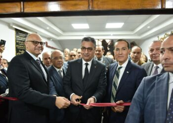 وزير التموين ومحافظ القليوبية يفتتحان مكتب السجل التجاري المميز بالغرفة التجارية ببنها لتعزيز جودة الخدمات للمواطنين.