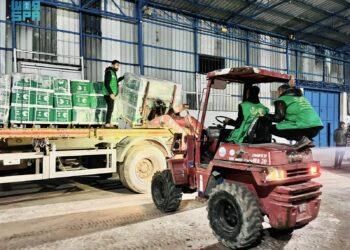 قوافل المساعدات الإغاثية السعودية تواصل تدفقها على قطاع غزة دعما للأشقاء الفلسطينيين