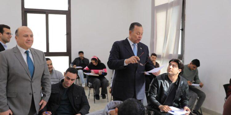 رئيس جامعة المنصورة الجديدة يتابع انطلاق اختبارات الفصل الدراسي الأول