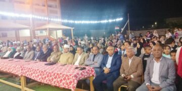 تكريم مدير مدرسة الزهراء الأبتدائية في سفاجا لبلوغه السن القانونية