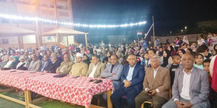 تكريم مدير مدرسة الزهراء الأبتدائية في سفاجا لبلوغه السن القانونية