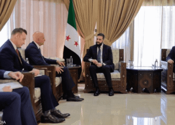 نيابة عن ترامب.. براك يلتقي الشرع لبحث التطورات في حلب