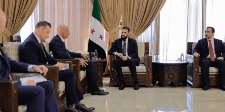 نيابة عن ترامب.. براك يلتقي الشرع لبحث التطورات في حلب