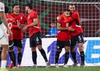 مصر إلى نصف نهائي أمم إفريقيا.. فوز مثير على “الأفيال”
