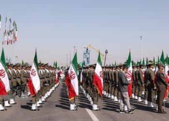 إيران تهدد بالرد على أي هجوم أمريكي بقصف إسرائيل وقواعد واشنطن في المنطقة