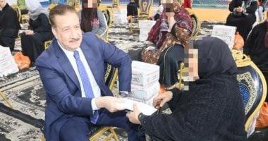 محافظ المنوفية يسلم مساعدات مالية وعينية بقيمة مليون جنيه لــ 200 حالة إنسانية