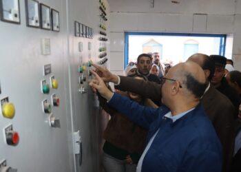 محافظ القليوبية يطلق التيار الكهربائي بمحطة مياه شبلنجة ببنها لبدء التشغيل التجريبي