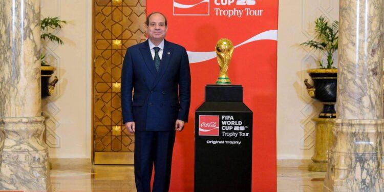 الرئيس يستقبل مجسم كأس العالم في حضور أشرف صبحي وأبو ريدة