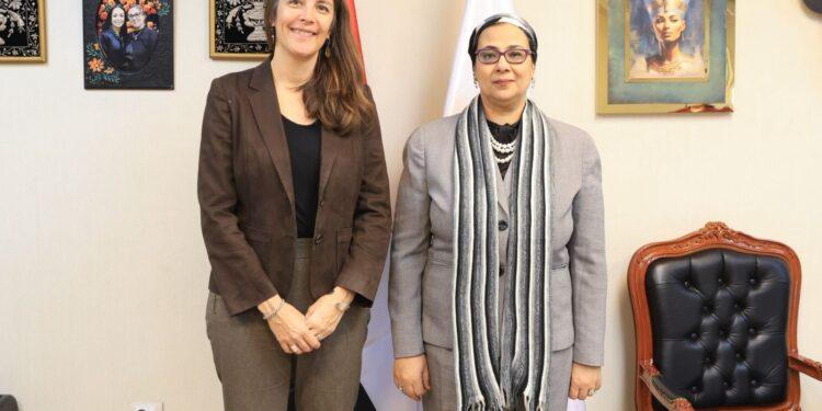 المستشارة أمل عمار تستقبل مديرة مكتب التعاون مع الوكالة الفرنسية للتنمية فى مصر