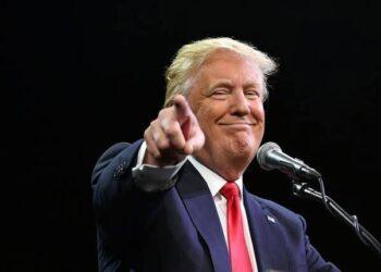 ترامب يلوّح بالتدخل في إيران مع تصاعد الاحتجاجات وسقوط قتلى برصاص القمع