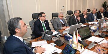 وزير التموين يجتمع برؤساء مجالس إدارات شركات الزيوت التابعة للقابضة للصناعات الغذائية لمتابعة الاستعدادات لشهر رمضان