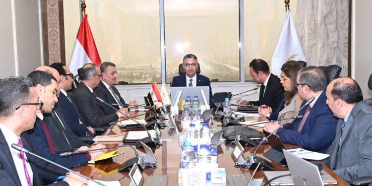 الدكتور شريف فاروق والدكتور أسامة الجوهري يستعرضان خطوات إطلاق تطبيق كارت المفتش للرقابة على المنشآت التموينية وحوكمتها