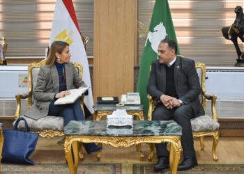 محافظ الشرقية يستقبل المدير الإقليمي لمكتب اليونسكو بمصر والسودان لبحث تعزيز الشراكات الإستراتيجية وتنمية الإقتصاد المحلي في “صناعة البردي”