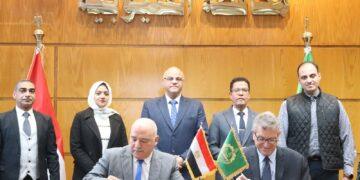 محافظ القليوبية ورئيس جامعة بنها يشهدان توقيع بروتوكول تعاون طبي للارتقاء بالخدمات الصحية بالمحافظة