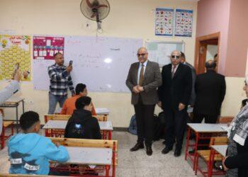 محافظ القليوبية يتفقد انطلاق امتحانات الشهادتين الابتدائية والإعدادية (الأزهرية) والإعدادية العامة في يومها الأول
