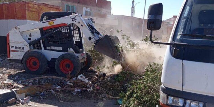 رئيس مدينة سفاجا :حملات مكثفة لأعمال النظافة العامة بمنطقة سفاجا البلد .