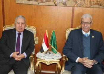 رئيس جامعة المنوفية يستقبل وفد المعهد العالي للدراسات التعاونية والإدارية لبحث أوجه التعاون المشترك