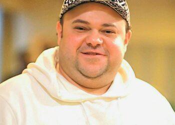 ساسبنس وتشويق في رمضان.. مدحت تيخا يخوض صراع أكبر شركات الدعاية والإعلان في مصر