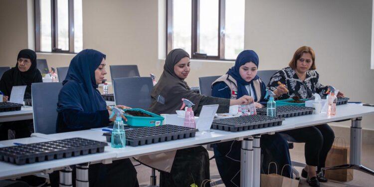 سيدات أعمال عجمان يشجع عضواته على الزراعة المنزلية المستدامة
