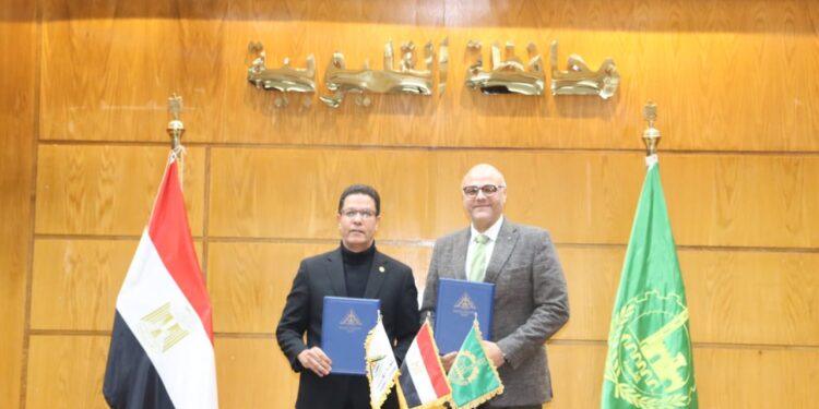 محافظ القليوبية ورئيس جامعة بنها يوقعان بروتوكول تعاون لتحقيق التنمية المستدامة وخدمة المجتمع