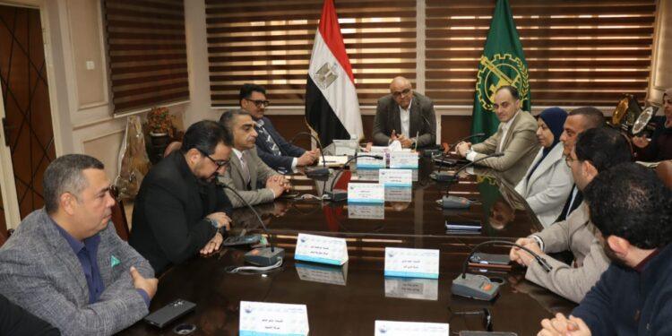محافظ القليوبية يعقد إجتماعاً عاجلا مع مستثمري المنطقة الإستثمارية ببنها لبحث مطالبهم وحل مشكلاتهم