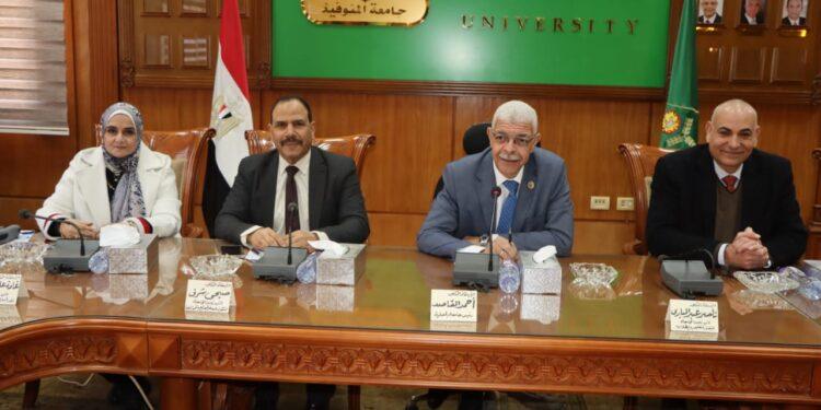 رئيس جامعة المنوفية يعقد اجتماعًا مع العمداء لمتابعة سير امتحانات الفصل الدراسي الأول وتطبيق الإرشاد الأكاديمي وتقارير الجودة واستعراض أهم الأنشطة والفعاليات