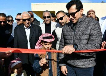 بالصور…وزير الشباب والرياضة ومحافظ شمال سيناء يفتتحان أعمال تطوير المبني الإداري والملعب الخماسي بمركز شباب أبو طويلة بشمال سيناء .