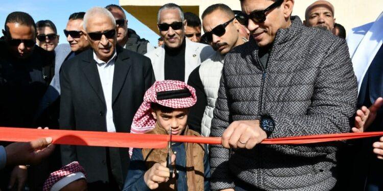 بالصور…وزير الشباب والرياضة ومحافظ شمال سيناء يفتتحان أعمال تطوير المبني الإداري والملعب الخماسي بمركز شباب أبو طويلة بشمال سيناء .