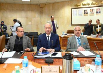 قرارات جديدة فى الاجتماع الدورى لمجلس جامعة أسيوط