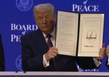 ترامب يوقع مع عدد من القادة الدوليين على مرسوم تأسيس “مجلس السلام”