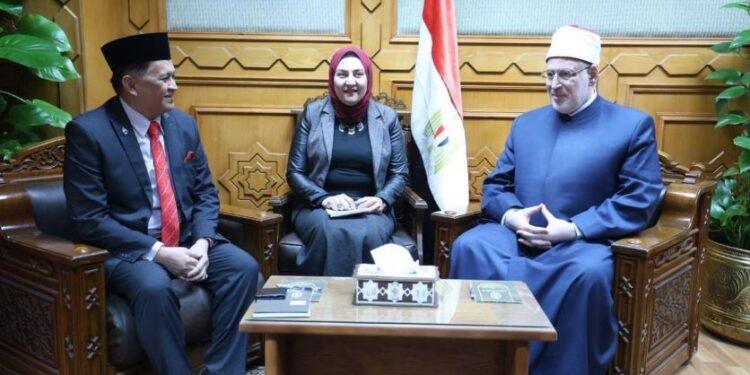 وكيل الأزهر يستقبل وزير الشئون الدينية بولاية صباح الماليزية لبحث سبل التعاون المشترك