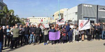 وقفة احتجاجية أمام مركز شرطة الاحتلال بأراضي 48 رفضًا لتواطؤها مع تفشّي الجريمة