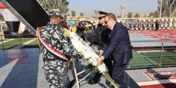 محافظ المنوفية ومدير الأمن يضعان إكليل الزهور على النصب التذكارى لشهداء الشرطة