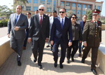 جولة تفقدية لرئيس جامعة المنوفية ومحافظ المنوفية بجامعة المنوفية الأهلية لمتابعة انتظام دورات التربية العسكرية للبنين والبنات