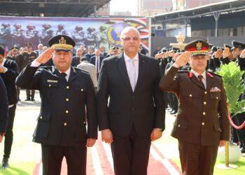 محافظ القليوبية يضع إكليلاً من الزهور على النصب التذكاري بمبنى قوات الأمن بمناسبة عيد الشرطة الـ ٧٤ بحضور مدير أمن القليوبية ورئيس جامعة بنها