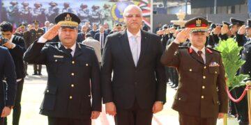 محافظ القليوبية يضع إكليلاً من الزهور على النصب التذكاري بمبنى قوات الأمن بمناسبة عيد الشرطة الـ ٧٤ بحضور مدير أمن القليوبية ورئيس جامعة بنها