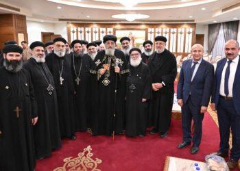 قداسه البابا تواضروس يعود لأرض الوطن وأستقبال حافل بالعباسية ……وينصح بشرب الماء الكافى ل 3 لتر يوميا والابتعاد عن المسكنات