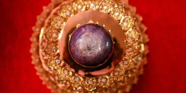سريلانكا تكشف عن اكبر ياقوته بالعالم … تُعرض لأول مرة بقيمة تُقدر بـ400 مليون دولار