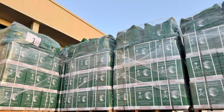 الطائرة الإغاثية السعودية الـ80 لإغاثة الشعب الفلسطيني في قطاع غزة تصل مطار العريش الدولي