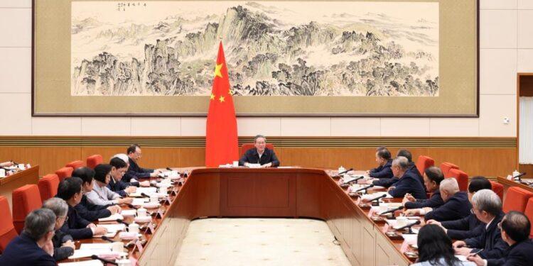 رئيس مجلس الدولة الصيني يترأس ندوة بشأن مسودة تقرير عمل الحكومة ومسودة الخطة الخمسية الـ15