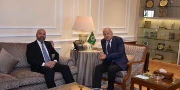 الأمين العام لجامعة الدول العربية يستقبل سفير كوبا