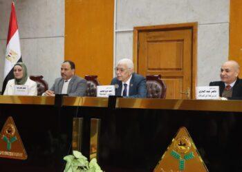 رئيس جامعة المنوفية يشيد بالتميز المؤسسي للجهاز الإدارى وتكامل الأداء خلال اجتماع موسع مع مديري العموم وأمناء الكليات