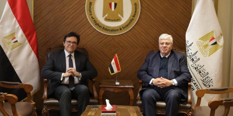 وزيرا التعليم العالي والثقافة يبحثان دعم الأنشطة الثقافية والفنية بالجامعات المصرية
