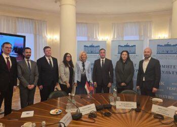 السفير المصري في روسيا يبحث التعاون الاقتصادي مع نائب وزير الصناعة والتجارة الروسي